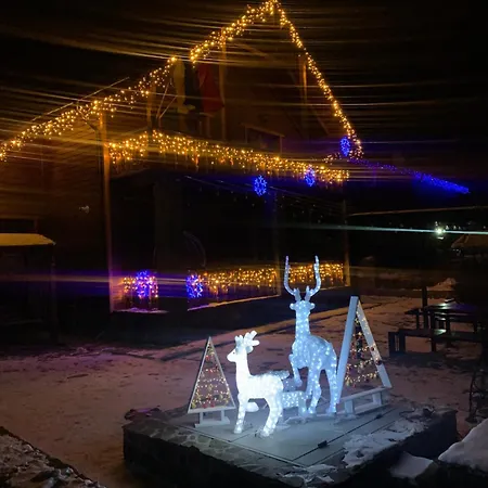 Nyaraló світанкове сяйво *